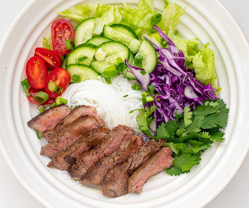 How to make rice noodle salad with beef