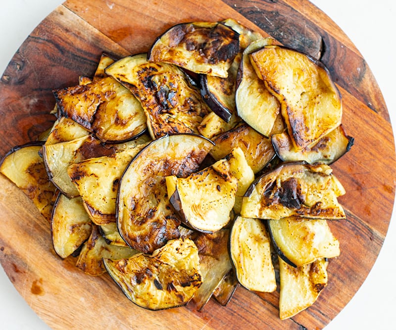 Remove fried eggplant to a board