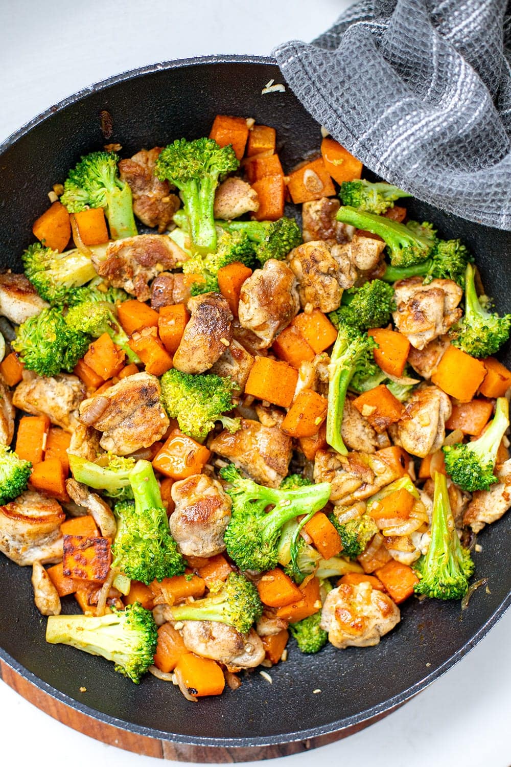 Skillet chicken and vegetables for dinner