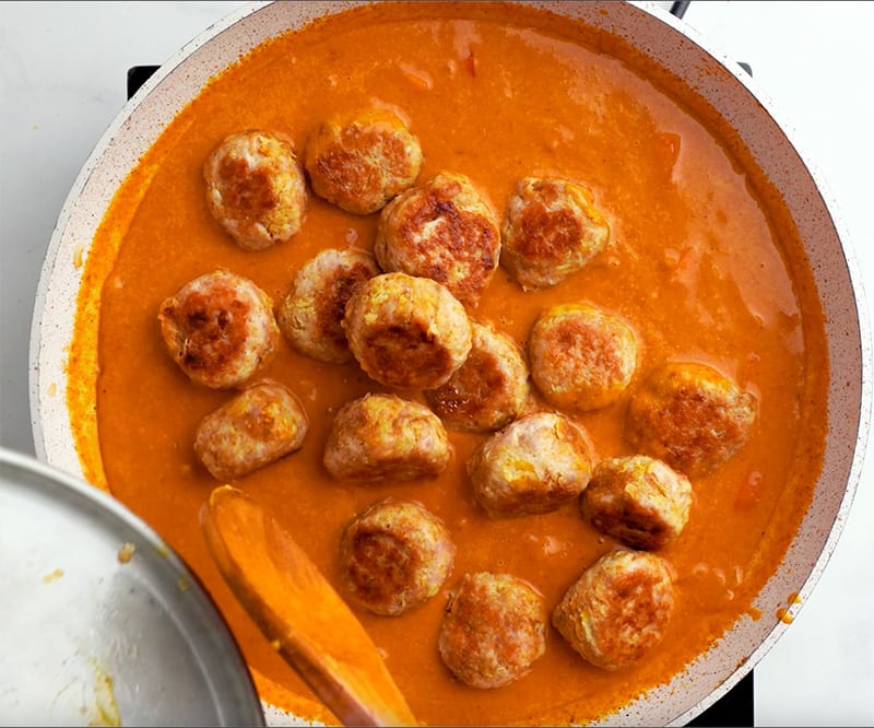 Add meatballs back to the curry