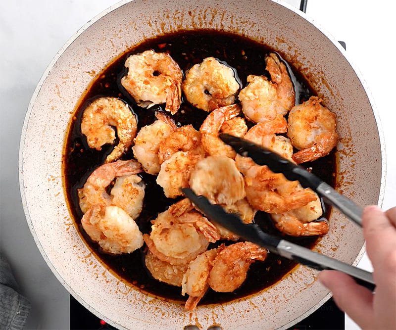 Add the prawns back to the sauce
