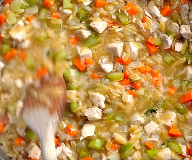 Cooking orzo with chicken and vegetables