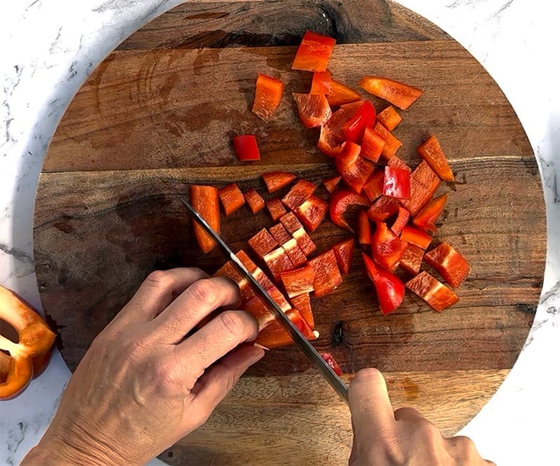 Cut pepper into squares