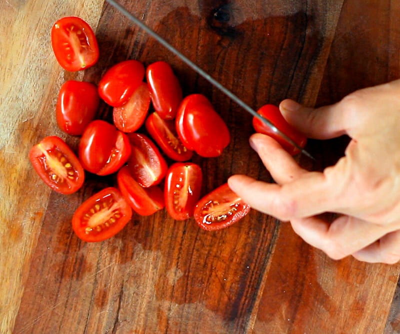 Dicing cherry tomatoes