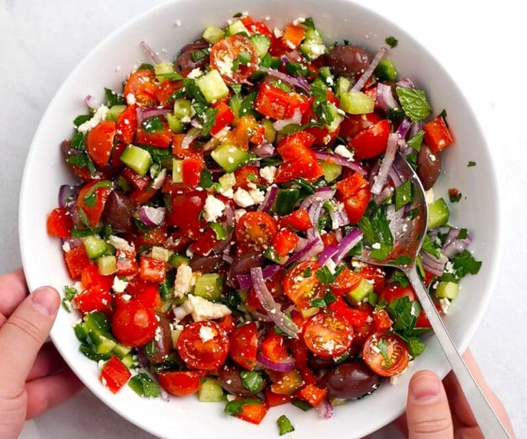 Chicken Quinoa Bowl (Mediterranean-Style)