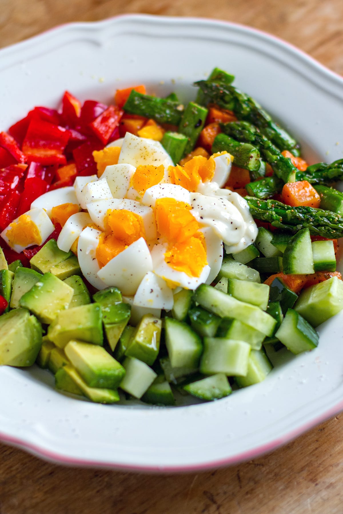 detox rainbow salad with egg and avocado