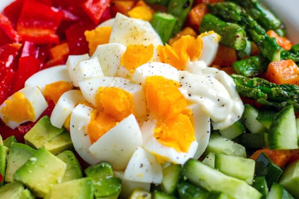 Healthy Salad With Eggs & Vegetables