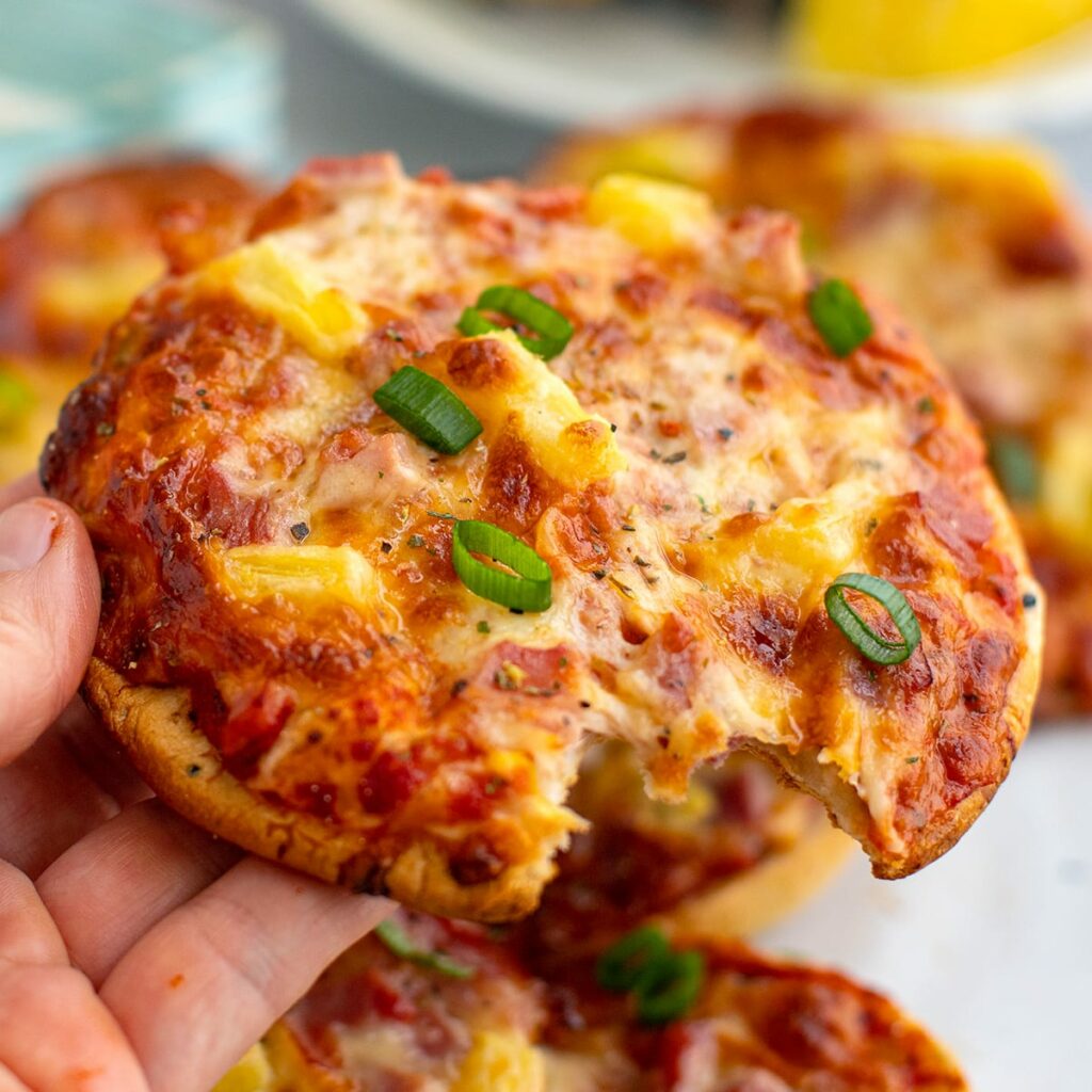 naan bread pizza with ham and pineapple