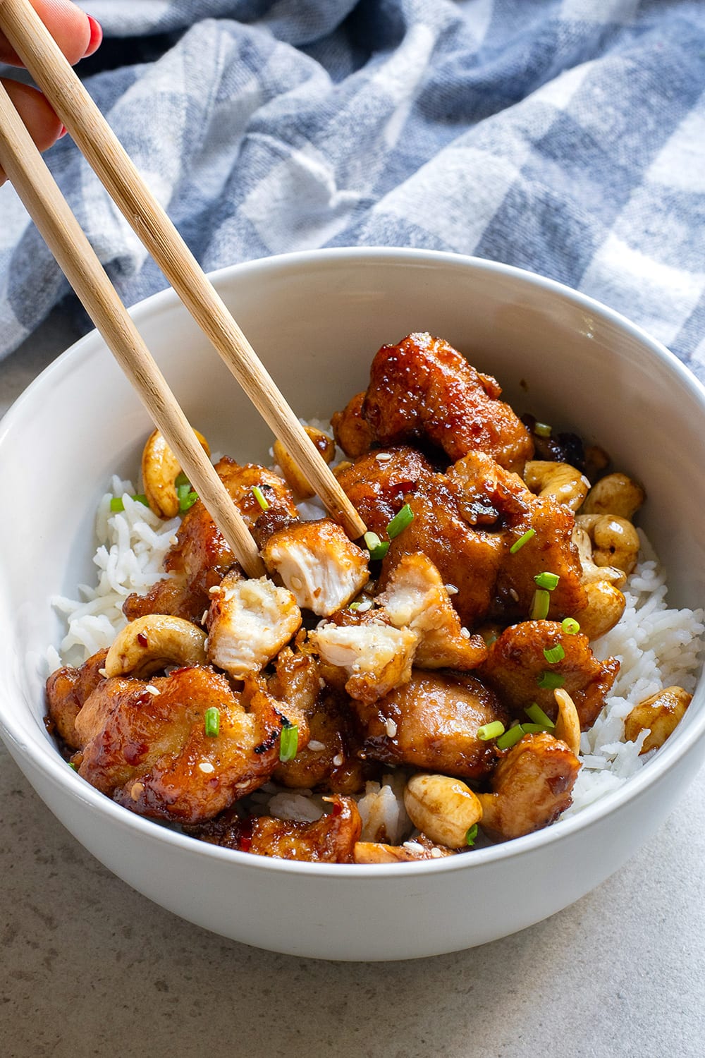 This Chinese-inspired sticky crispy honey chicken with cashew nuts is a sweet and delicious homemade takeout. Ready in 25 minutes and made with just a few ingredients, this chicken recipe is simple and quick, perfect for weekly dinners.  