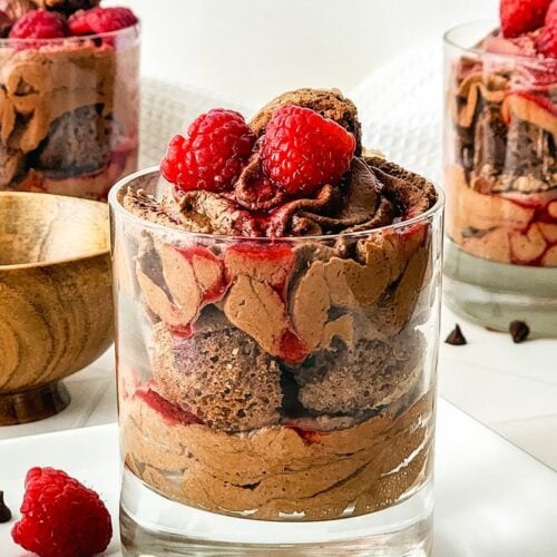 raspberry chocolate parfait cups