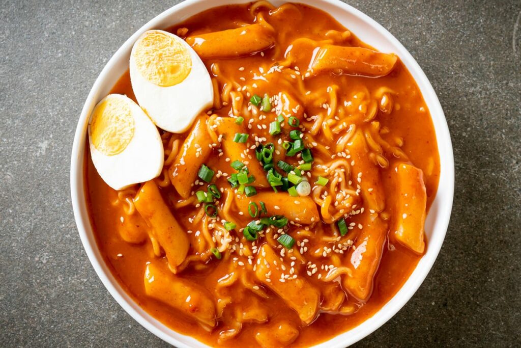 Korean rice cakes and noodles made with Gochujang