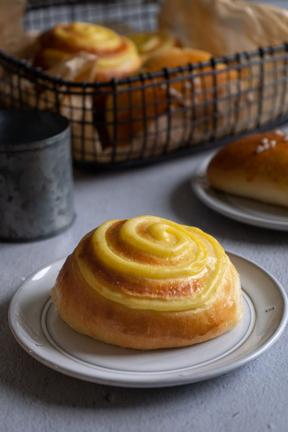 Baked custard bun (cream pan)