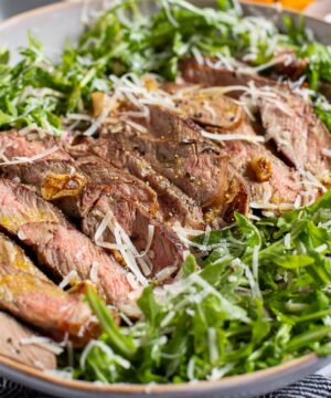 steak salad with arugula