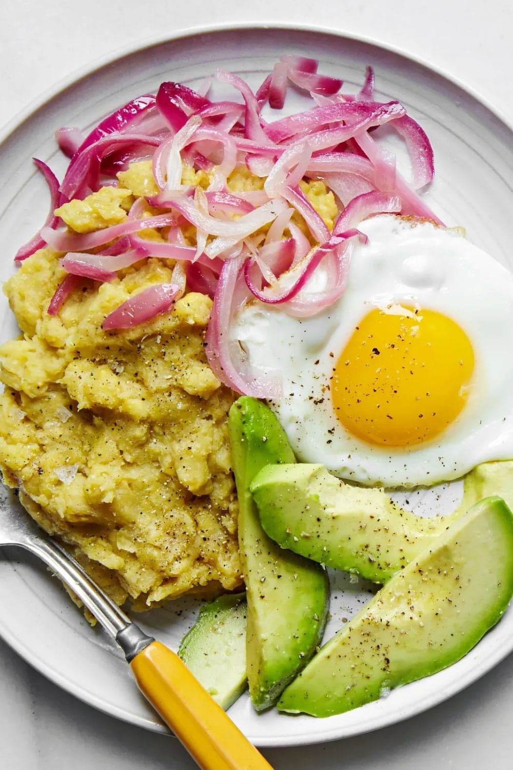 Mashed Plantains with Fried Eggs (Mangú de Plátanos)