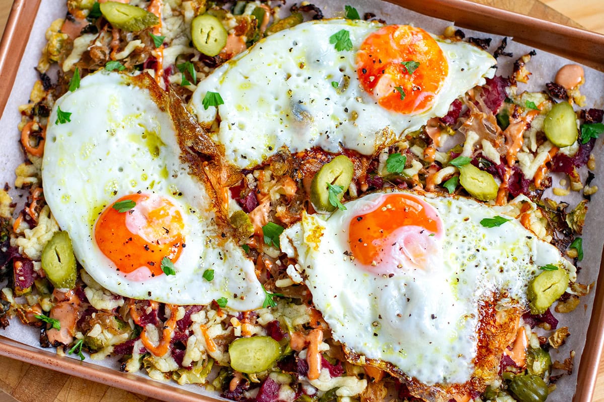 pastrami-eggs-sheet-pan-breakfast-reuben-inspired